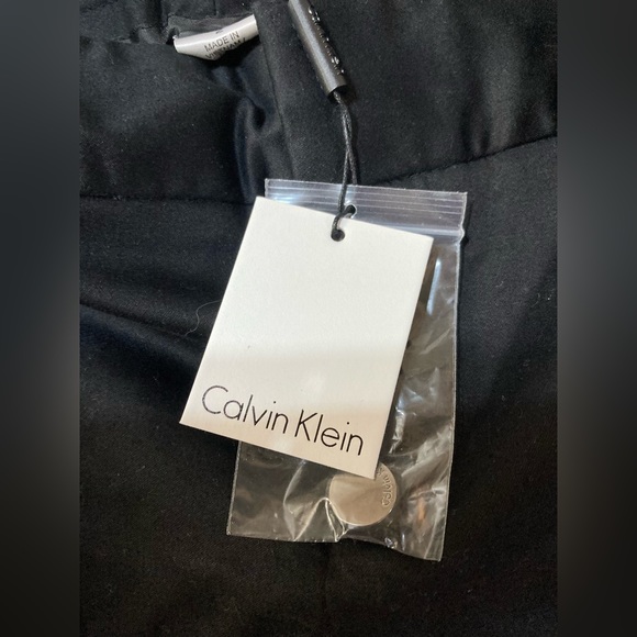BNWT ๐ฅCALVIN KLEIN SHORT SIZE 2๐ฅ๐ฅ๐ฅ - Picture 7 of 11